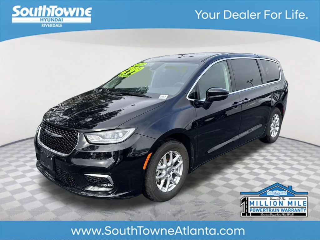2024 Chrysler Pacifica Touring L's photo