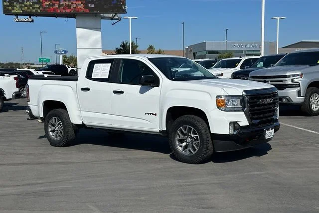 Used 2022 SUMMIT WHITE GMC 4WD AT4 w/Cloth image 2