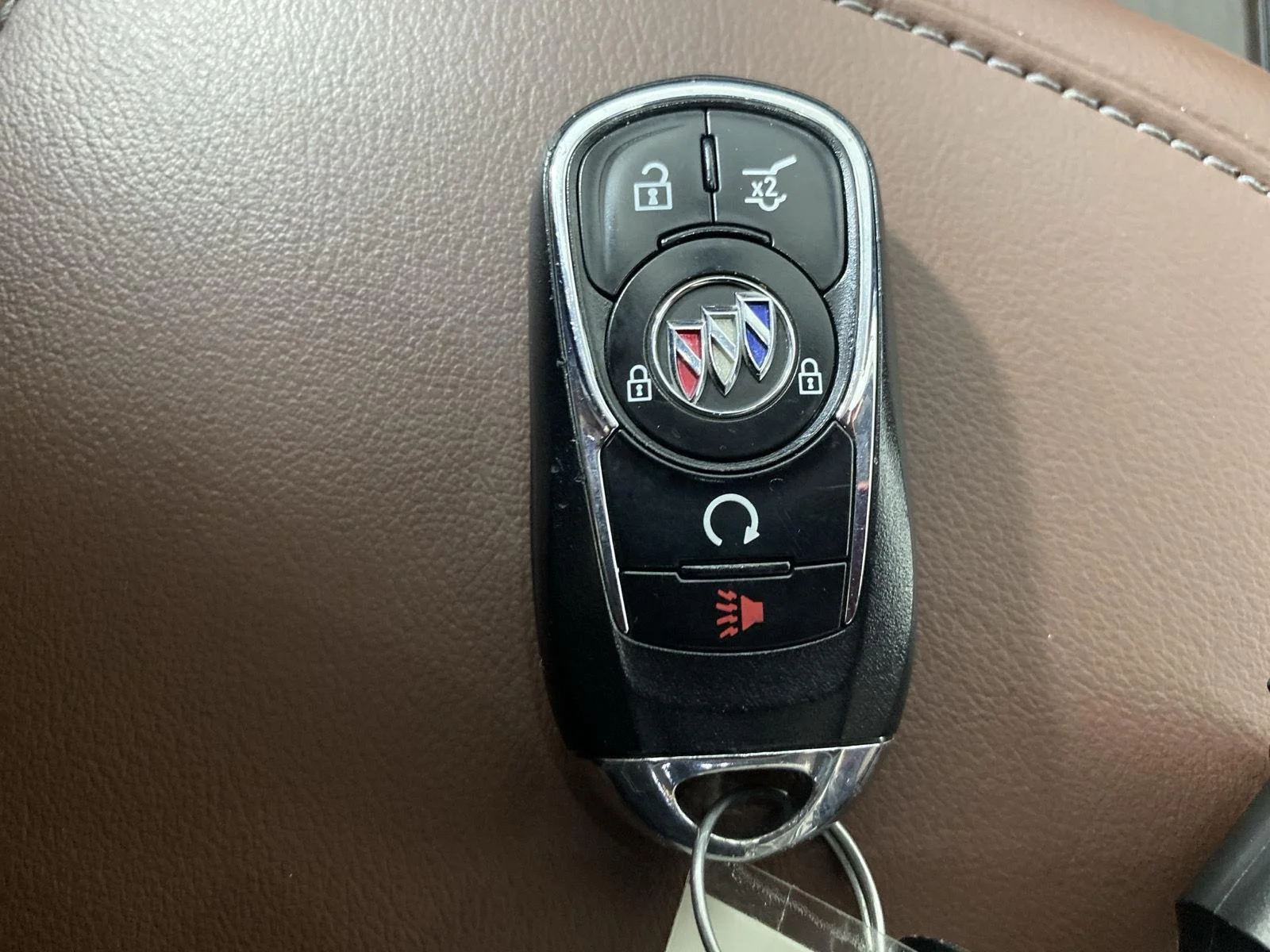 Used 2020 White Frost Tricoat Buick Avenir image 19
