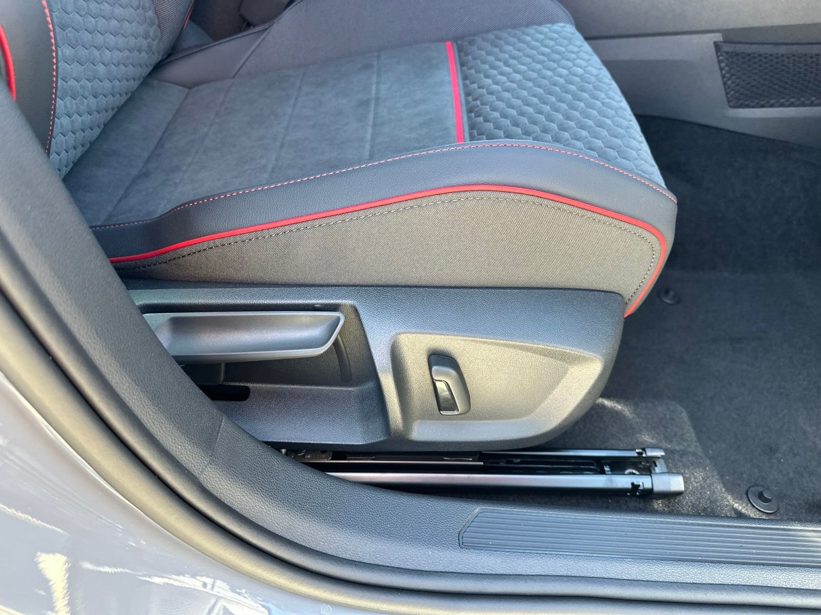 New 2026 Gray Volkswagen 2.0T SE image 36