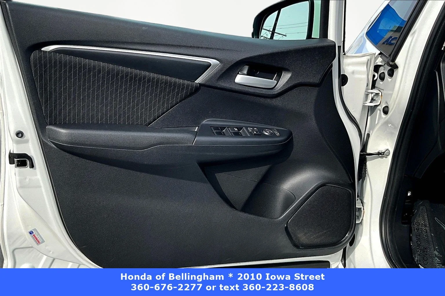 Used 2018 White Honda EX image 17