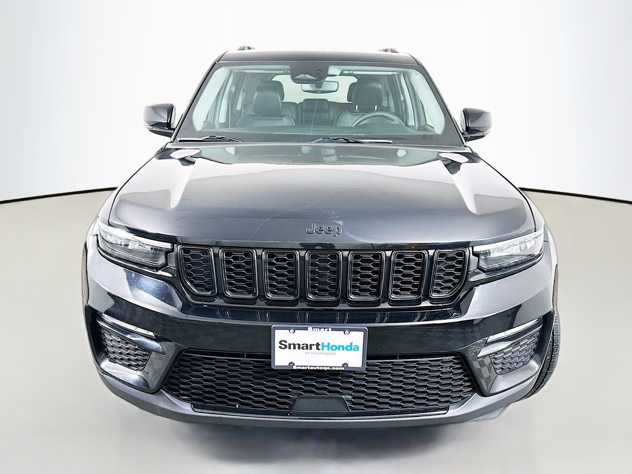 Used 2023 Diamond Black Crystal Pearlcoat Jeep Limited image 2