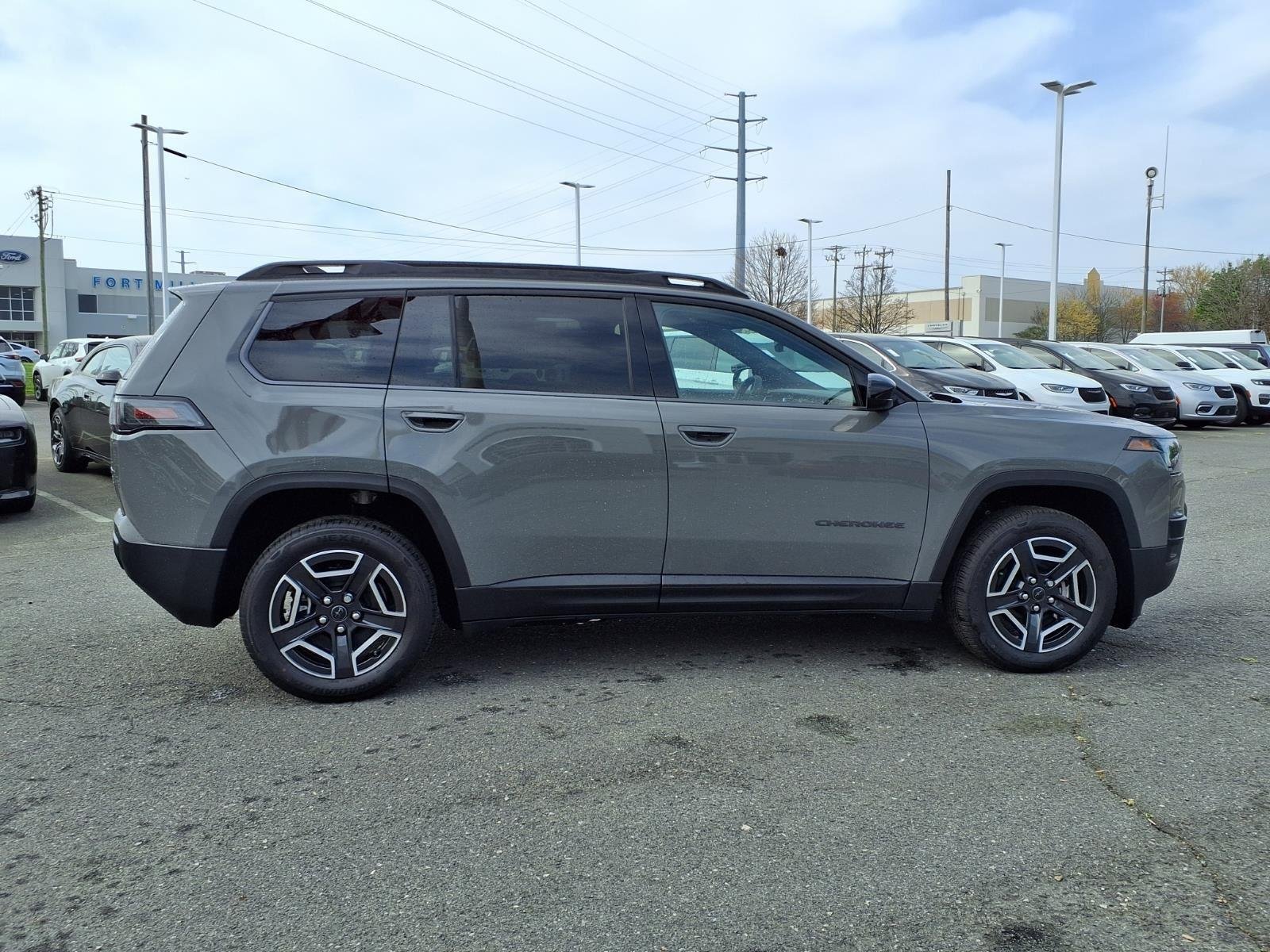 New 2026 Sting-Gray Clear-Coat Exterior Paint Jeep Laredo image 10