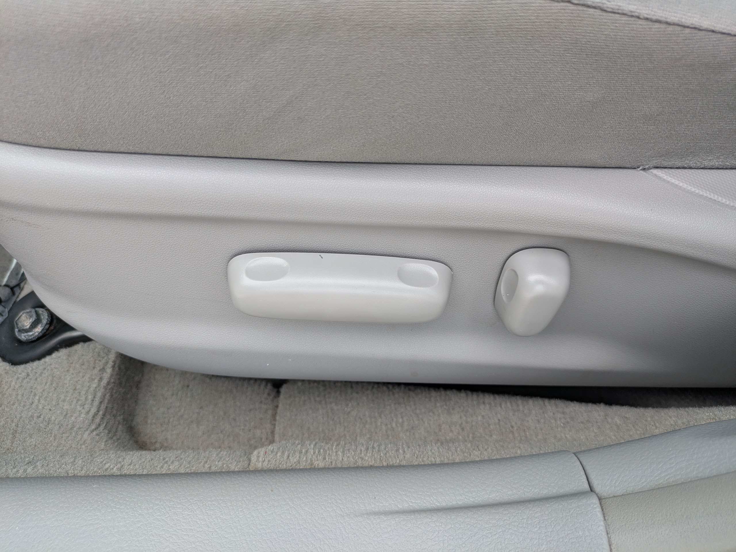 2010 Toyota Camry LE - Photo 18