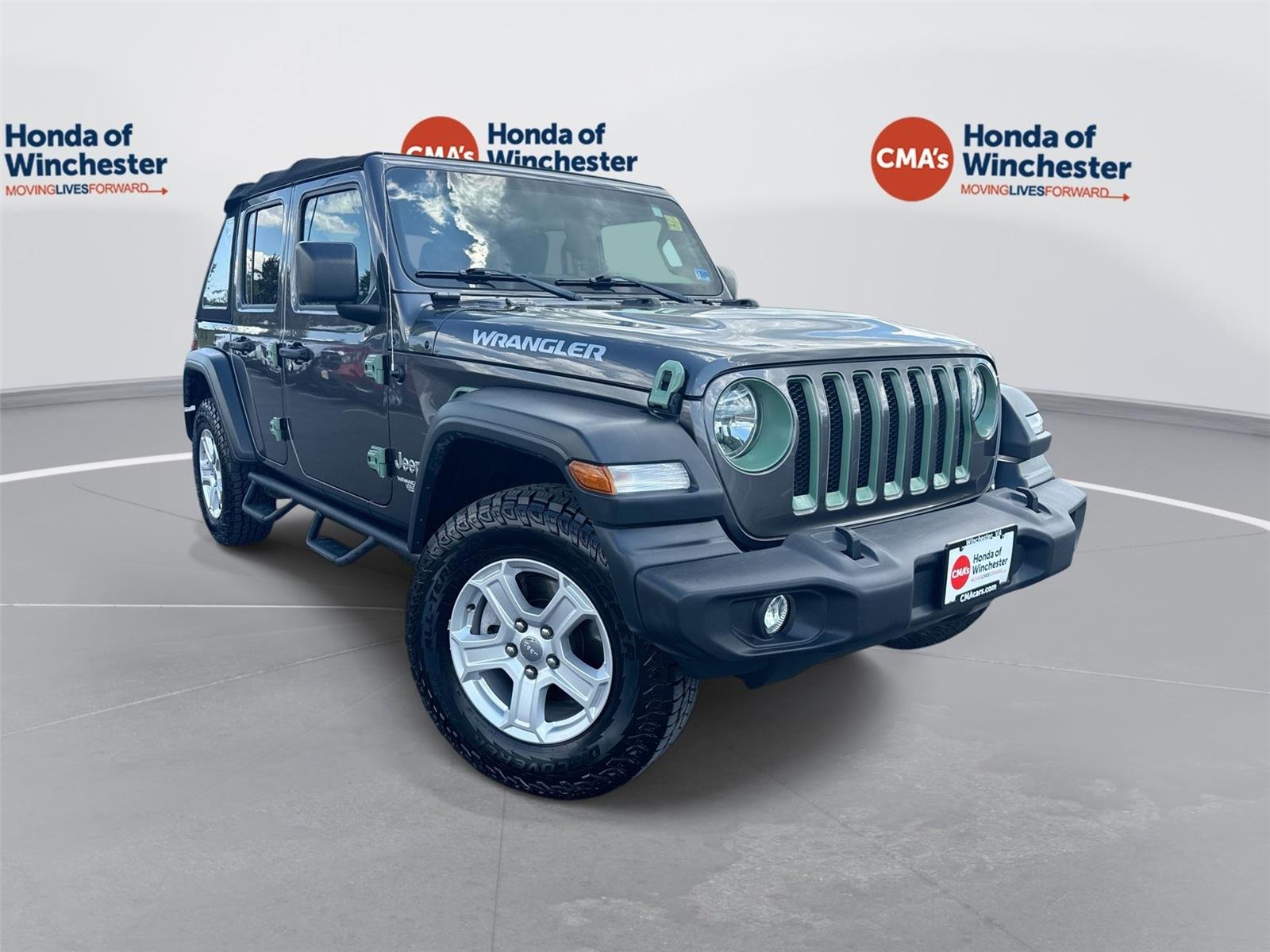 Used 2018 Granite Crystal Metallic Clearcoat Jeep Sport S image 3