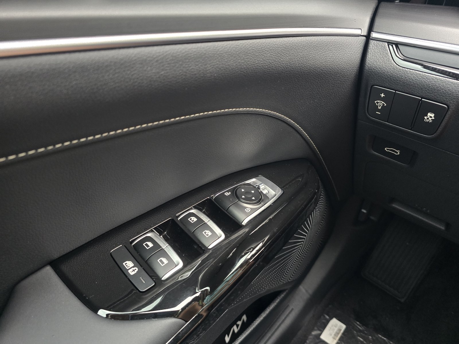 New 2026 Aurora Black Pearl Kia GT-Line AWD image 12