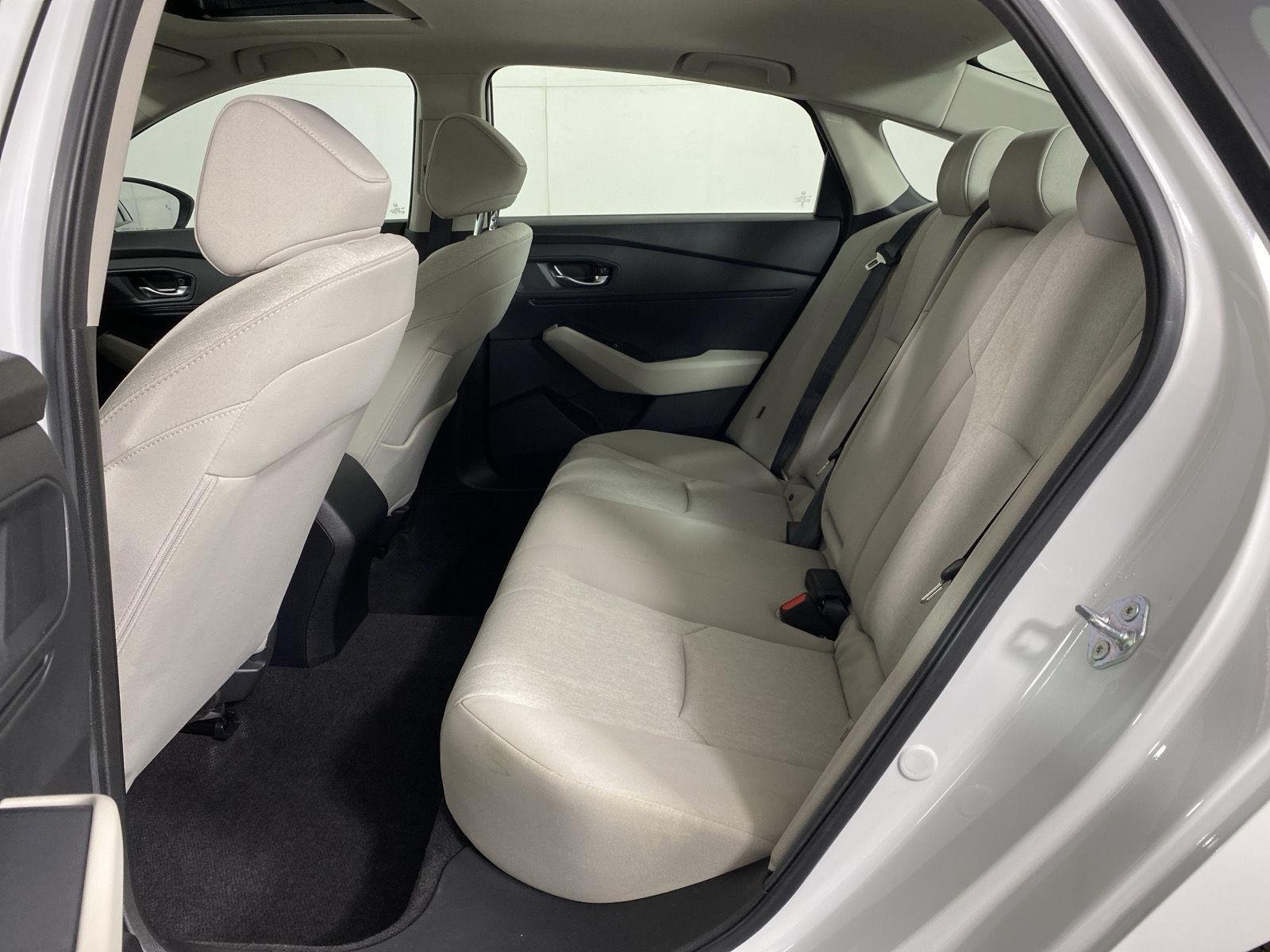 Used 2024 Platinum White Pearl Honda EX image 23