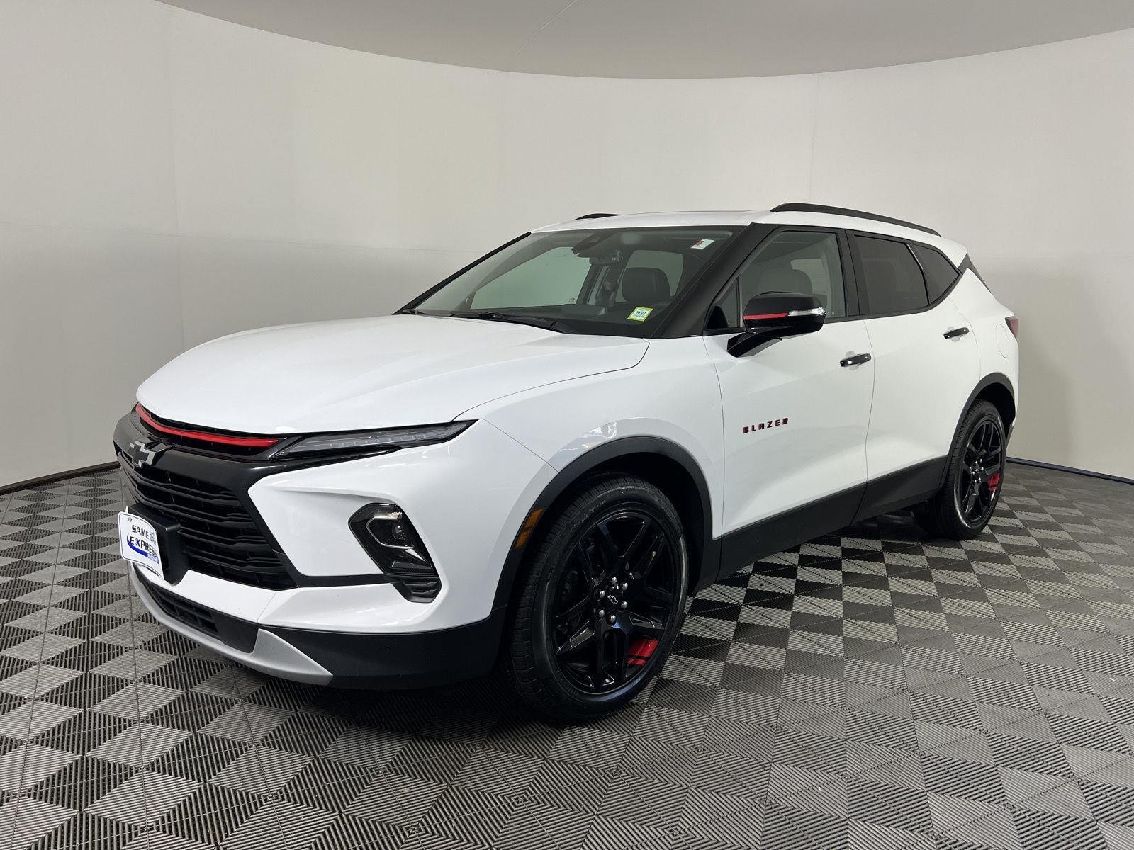 Used 2025 Summit White Chevrolet LT image 29