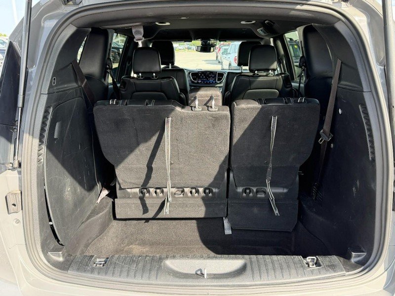 Used 2025 Ceramic Gray Clearcoat Chrysler Select FWD image 5