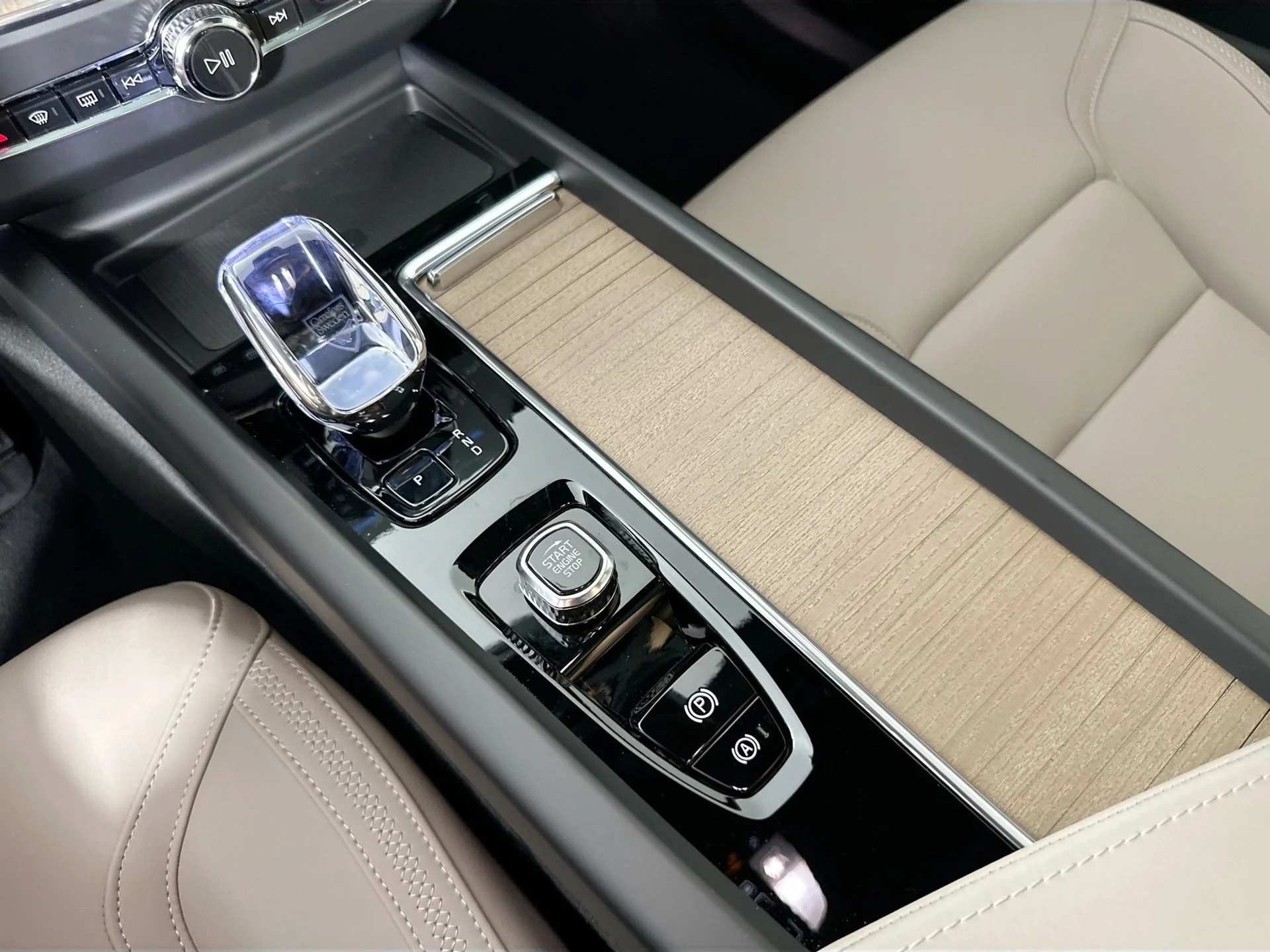 New 2026 Bright Dusk Volvo Plus image 16