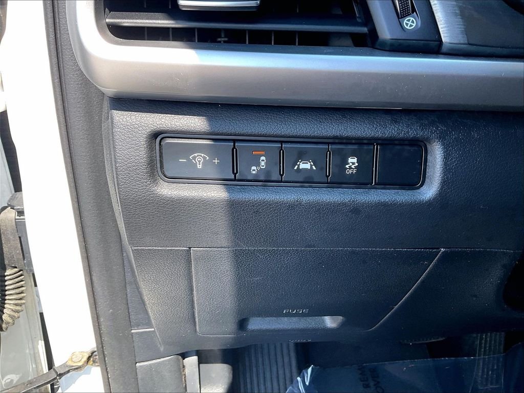 Used 2020 Snow White Pearl Kia LX image 26