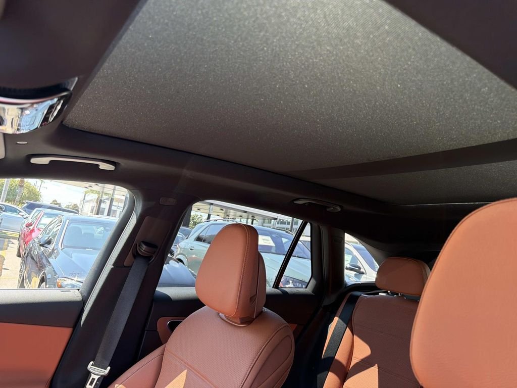 New 2027 Verde Silver Metallic Mercedes-Benz GLC 300 image 8