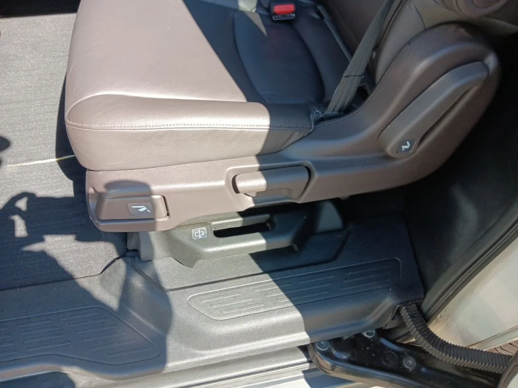Used 2018 White Diamond Pearl Honda EX-L image 33