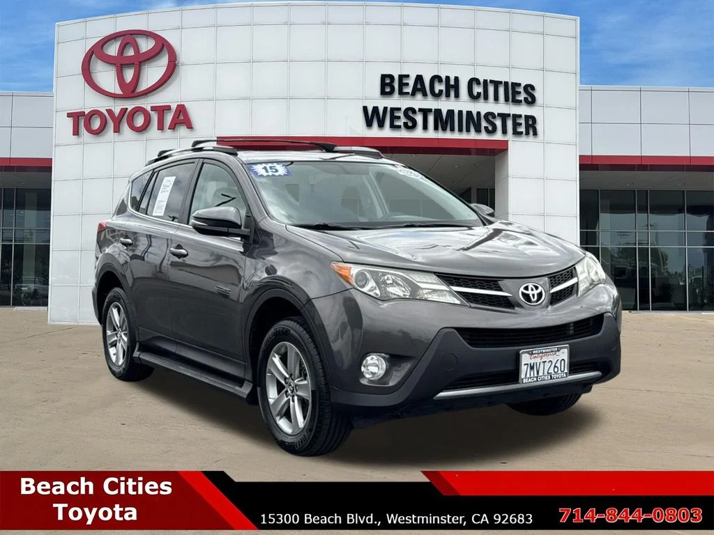 Used 2015 Gray Toyota XLE image 1