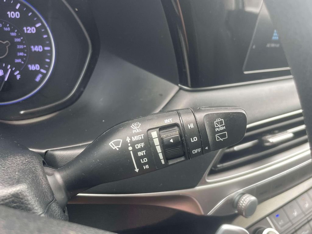 Used 2020 Green Hyundai SE image 25