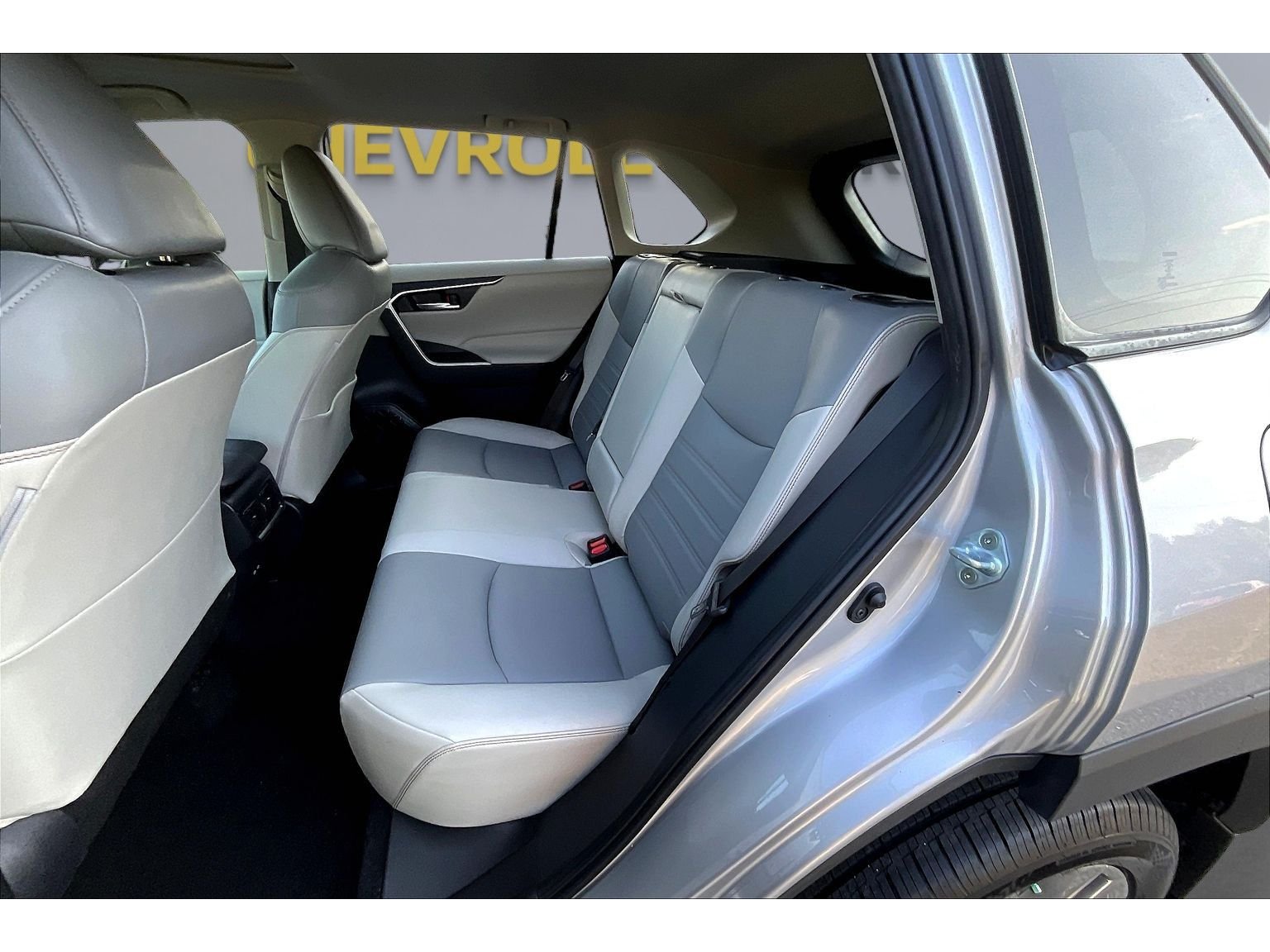 Used 2023  Toyota XLE Premium image 18