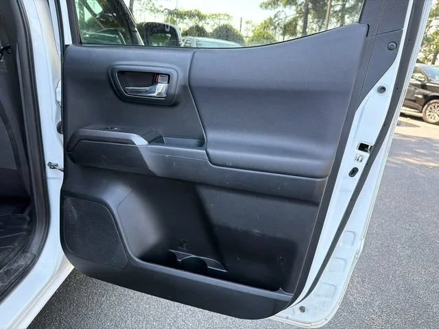 Used 2016 White Toyota SR5 image 16