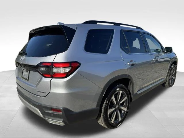 Used 2025 Silver Honda Touring image 9