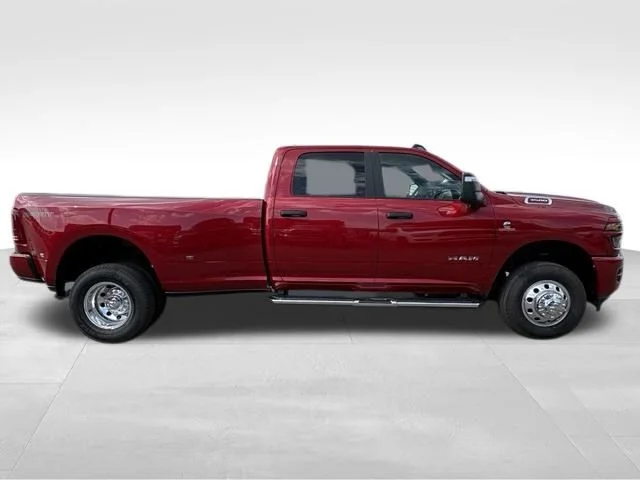 New 2026 Molten Red Pearl-Coat Exterior Paint RAM Big Horn image 10