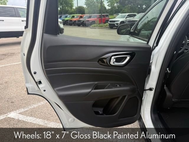New 2026 Bright White Clear-Coat Exterior Paint Jeep Latitude image 20