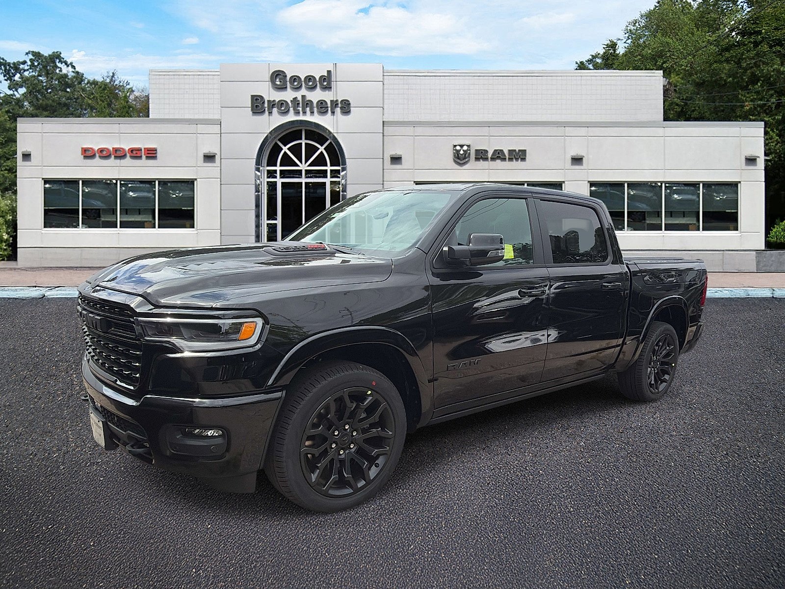 New 2027 Diamond Black Crystal Pearl-Coat Exterior Paint RAM Limited Crew Cab 4x4 5