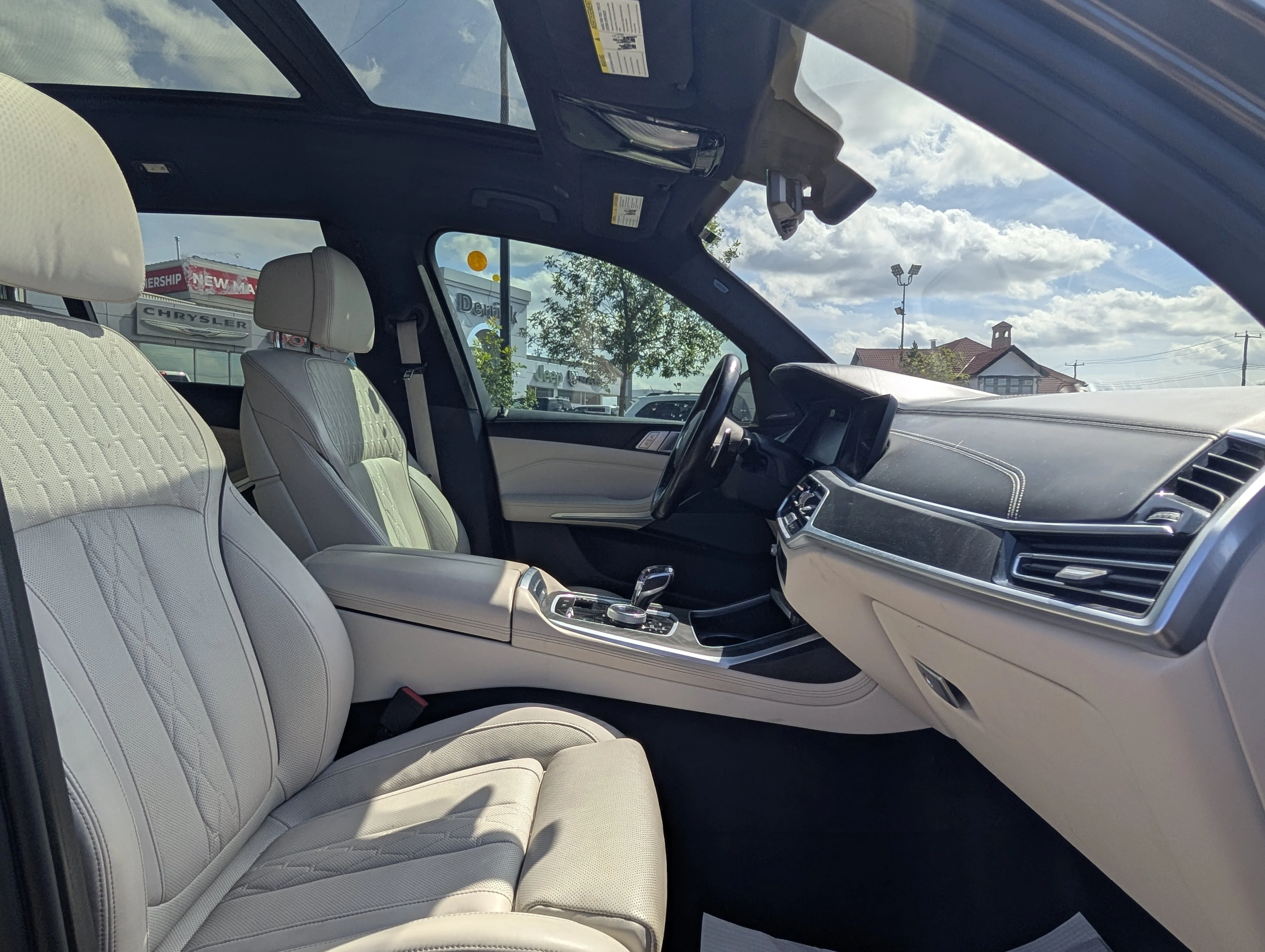 Used 2022 Manhattan Metallic BMW xDrive40i image 24