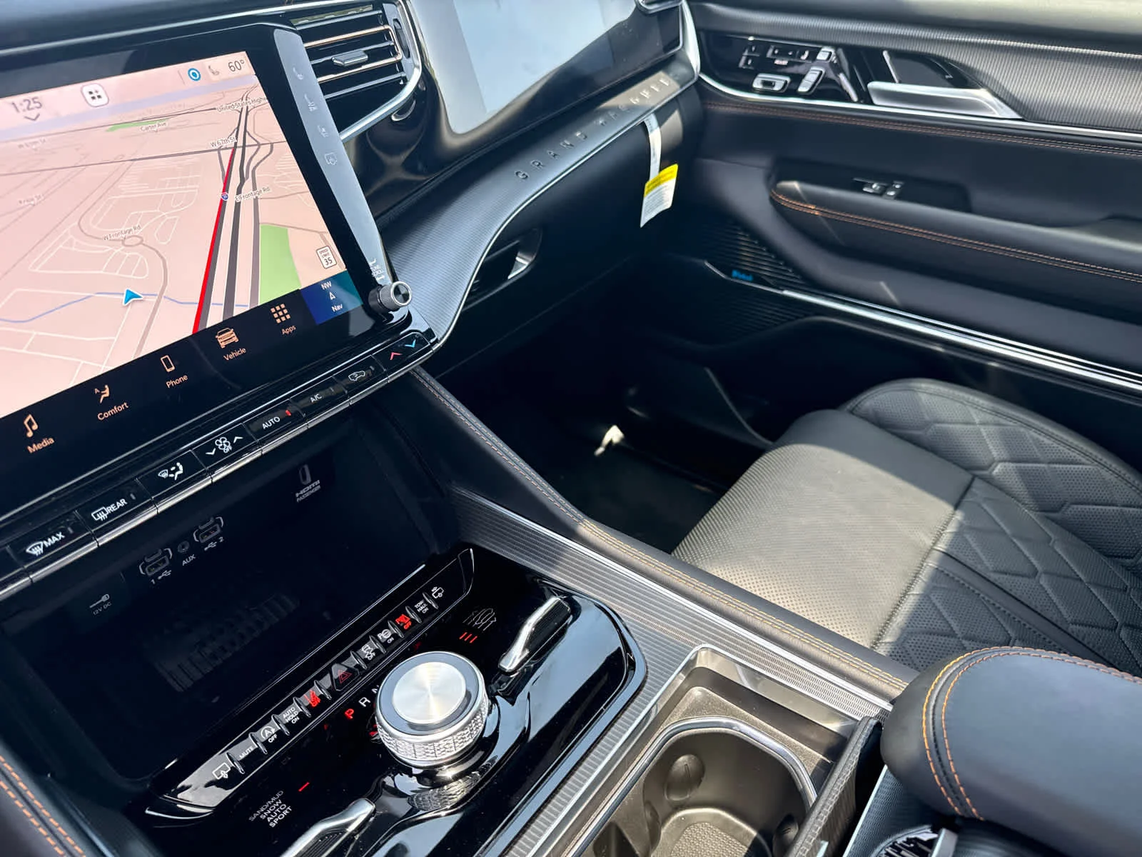 New 2026 Bright White Clearcoat Jeep Summit Reserve image 24