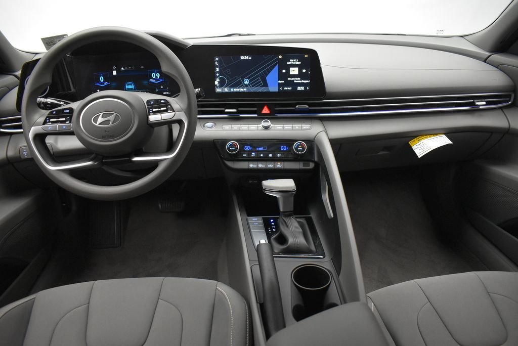 Used 2024 White Hyundai SEL image 23
