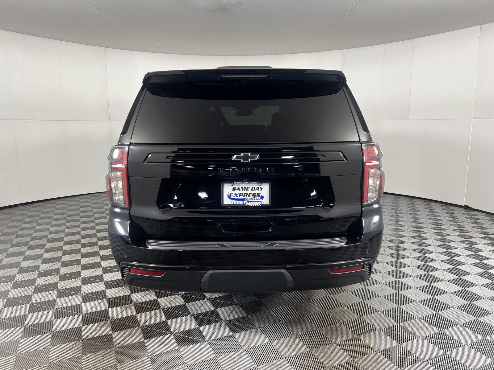 Used 2023 Black Chevrolet Z71 image 31