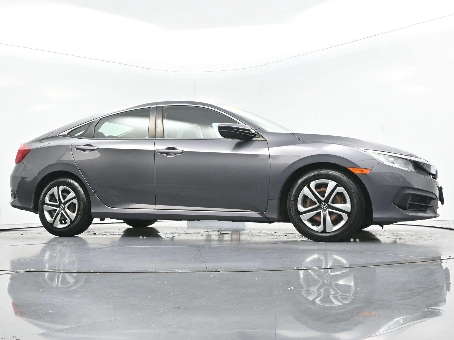 Used 2018 Modern Steel Metallic Honda LX image 37