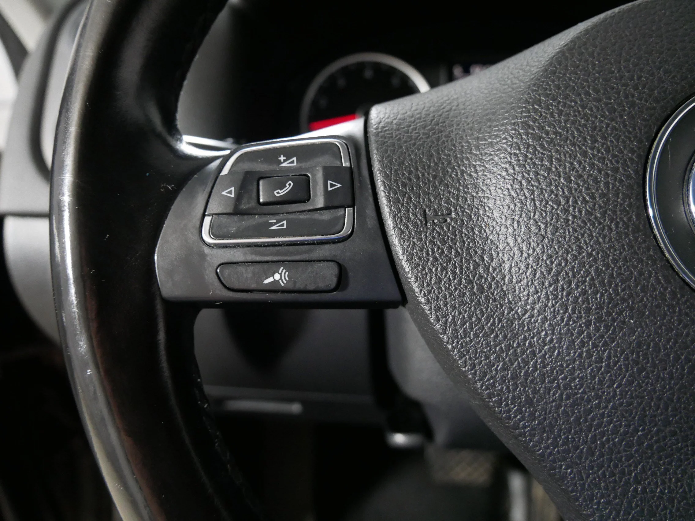 Used 2012 Pepper Gray Metallic Volkswagen S w/Sunroof image 27