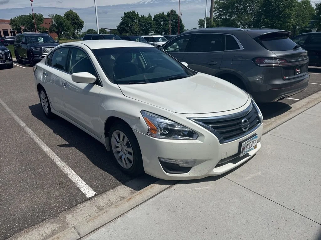 Used 2015 Pearl White Nissan 2.5 S image 1