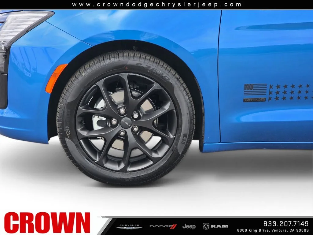 New 2027 Hydro Blue Pearl-Coat Paint Chrysler Select image 9