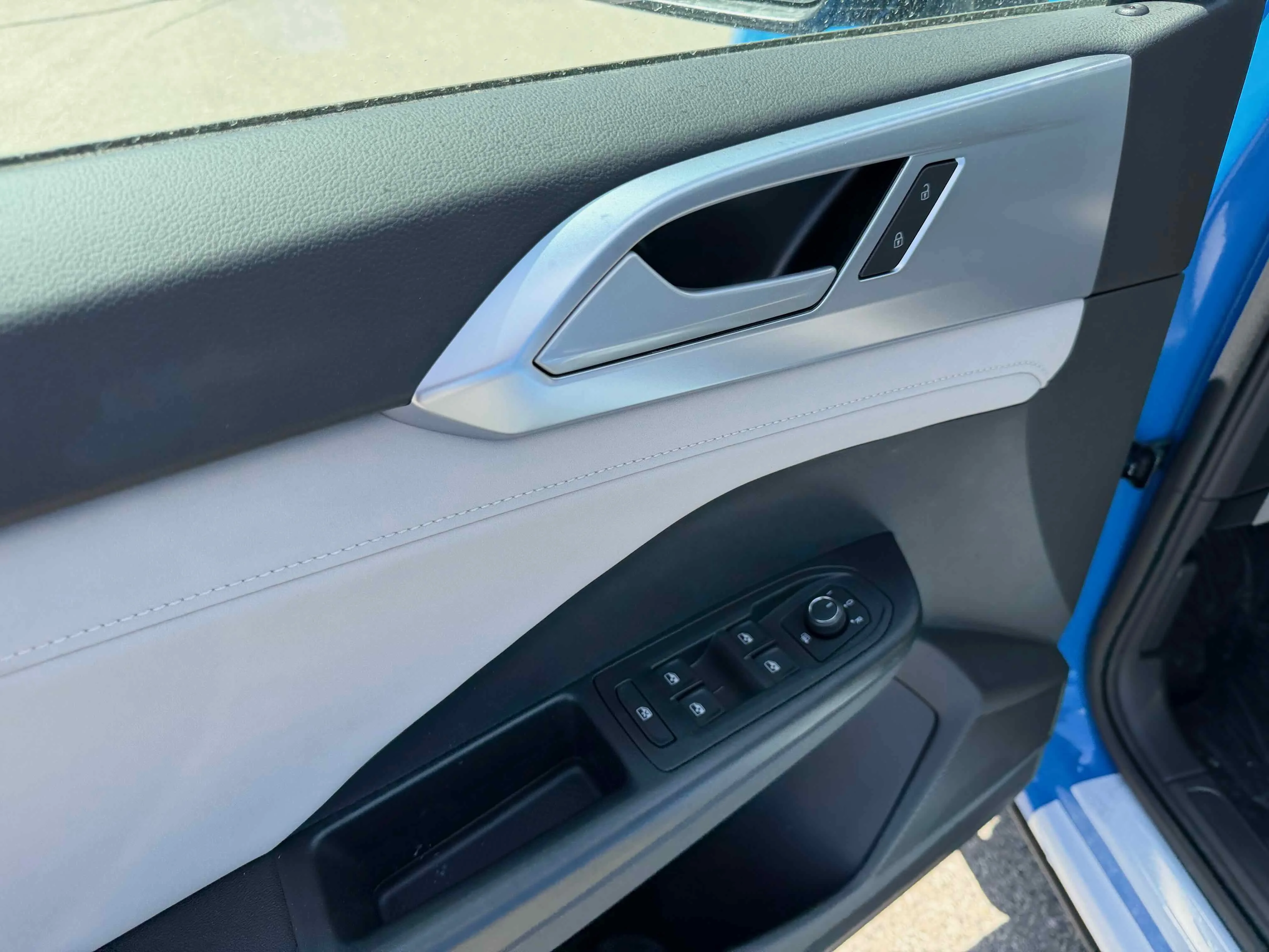 New 2026 Blue Volkswagen SE image 15