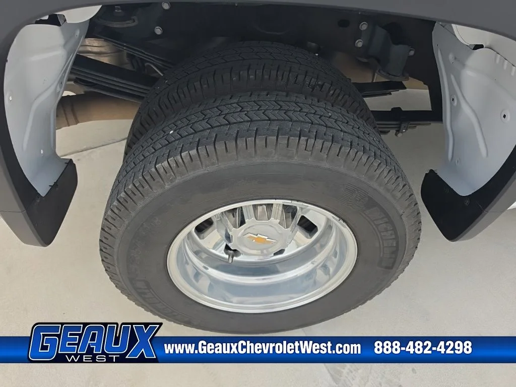 Used 2025 White Chevrolet LT image 12