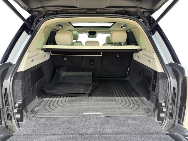 Certified Used 2023 Fuji White Land Rover SE image 18