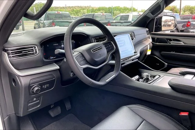 New 2026 Bright White Clear-Coat Exterior Paint Jeep Limited Altitude image 6