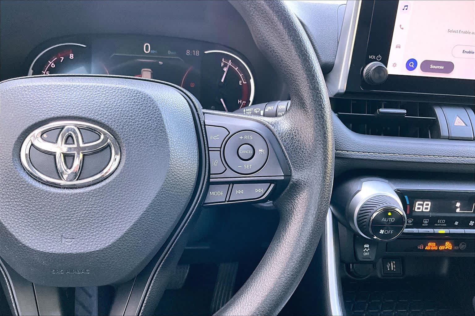 Used 2025 Ice Cap Toyota XLE image 25
