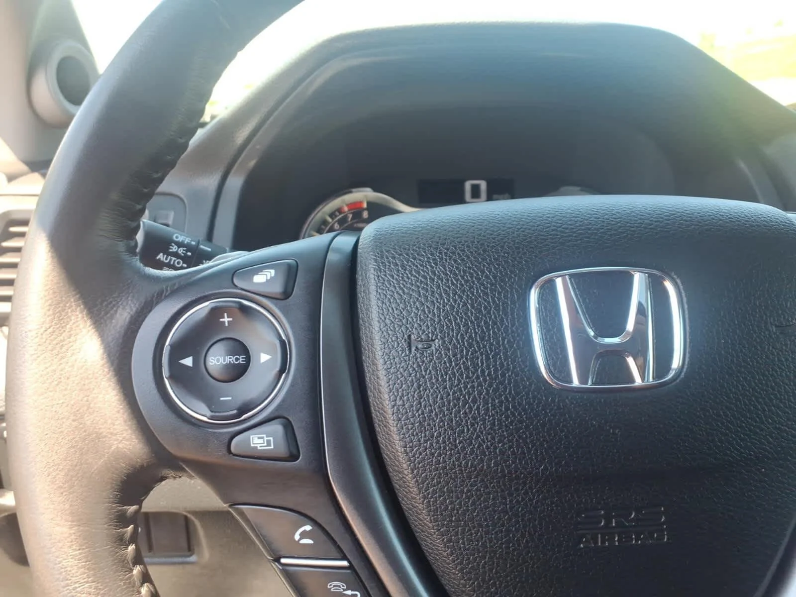 Certified Used 2023 Platinum White Pearl Honda RTL image 22