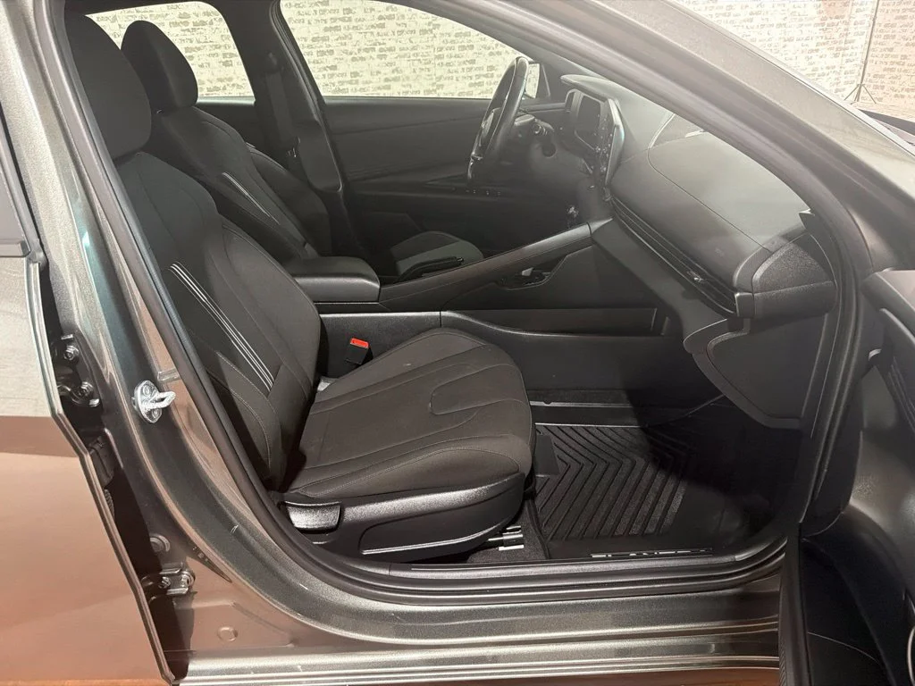 Used 2025 Amazon Gray Hyundai SEL Sport image 10