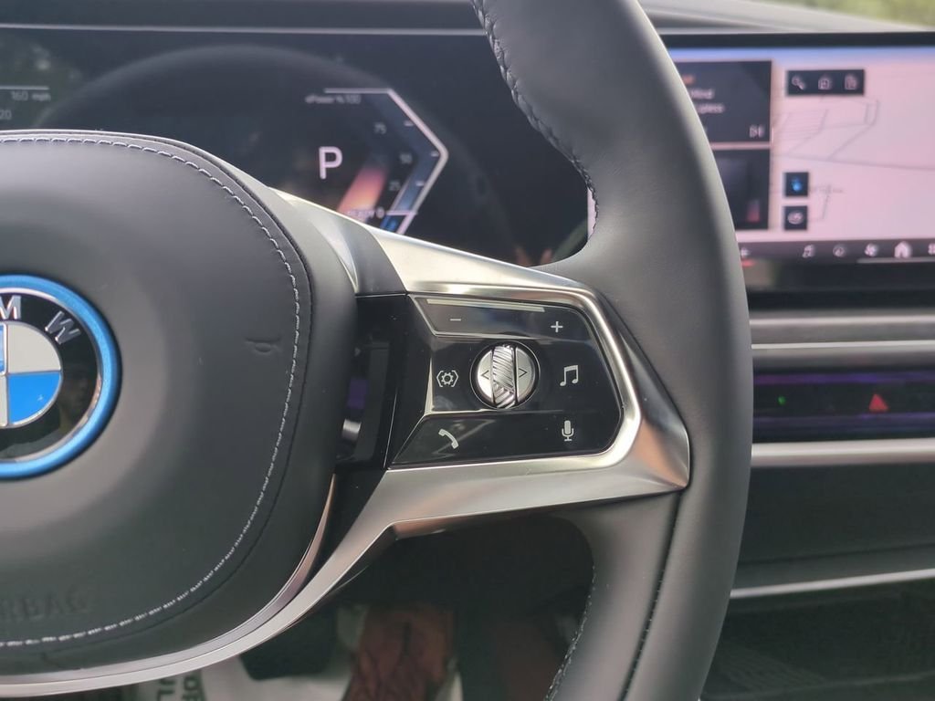 2026 BMW i7 50 - Photo 27