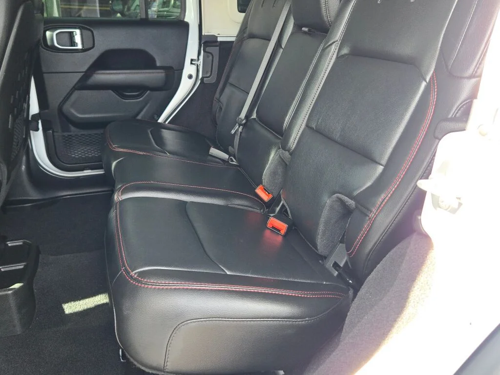 Used 2019 White Jeep Unlimited Rubicon image 19