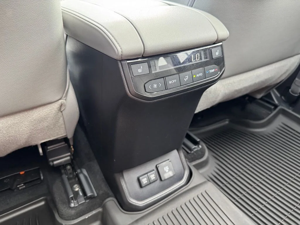 Used 2021  Toyota Platinum image 22