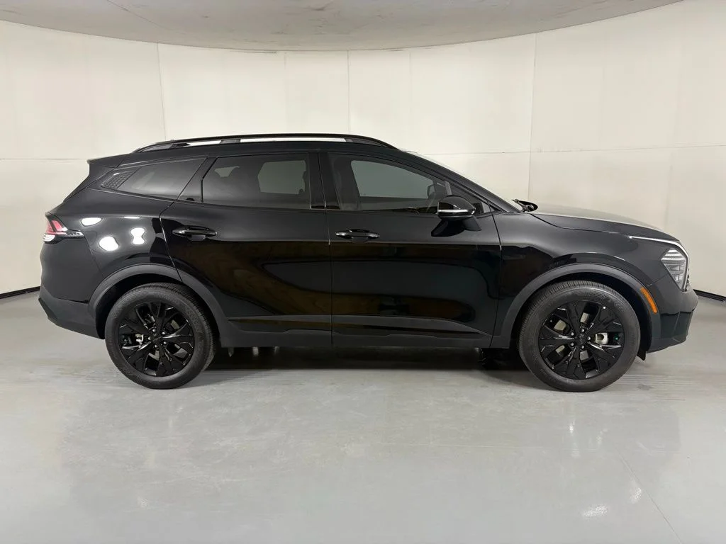 Used 2025 Black Kia X-Line image 9