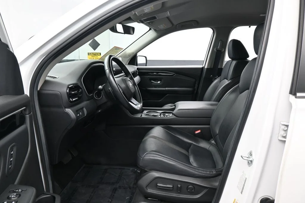 Used 2025 White Honda EX-L image 11