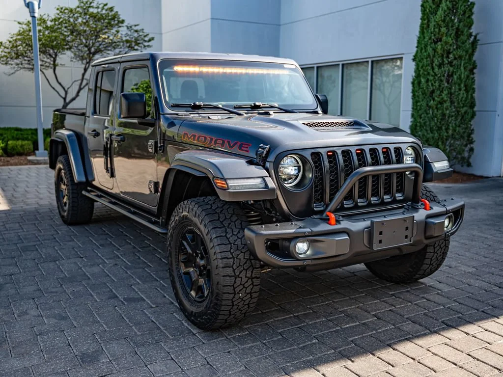 Used 2021 Granite Crystal Metallic Clearcoat Jeep Mojave image 3