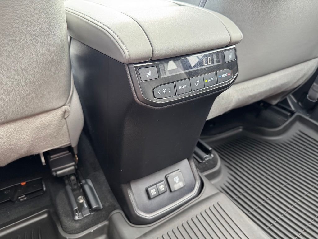 Used 2021  Toyota Platinum image 22