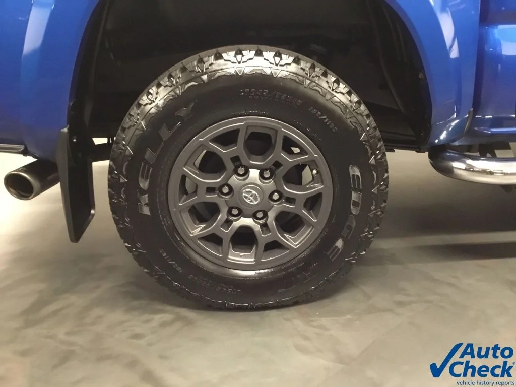 Used 2017 Blue Toyota SR5 image 14