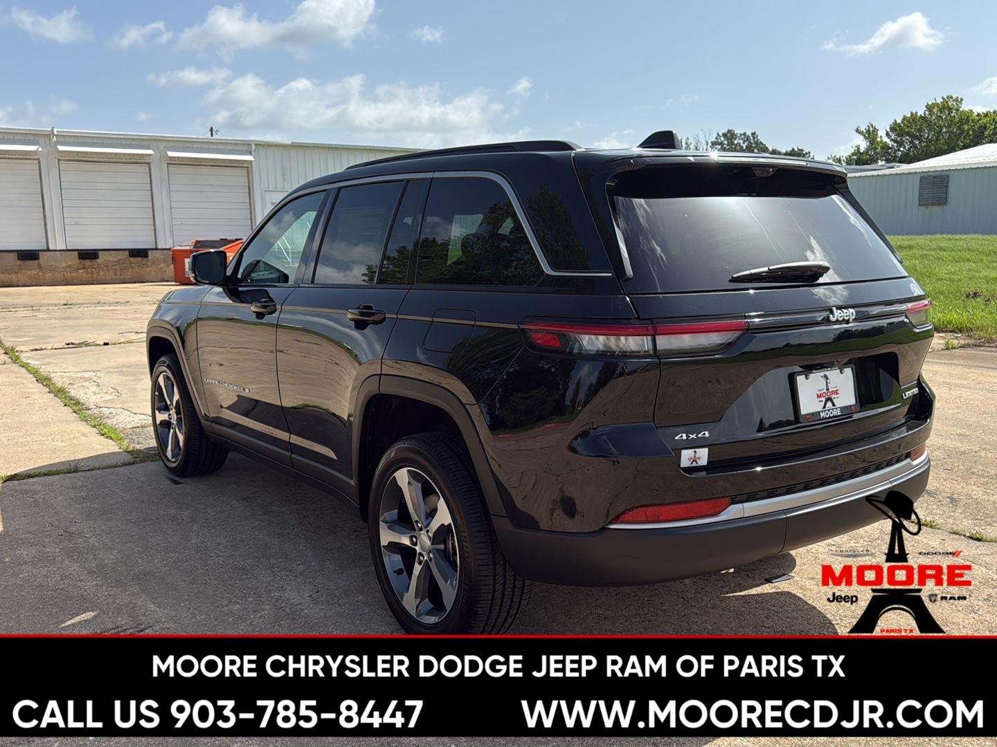 New 2026 Diamond Black Crystal Pearl-Coat Exterior Paint Jeep Limited image 5