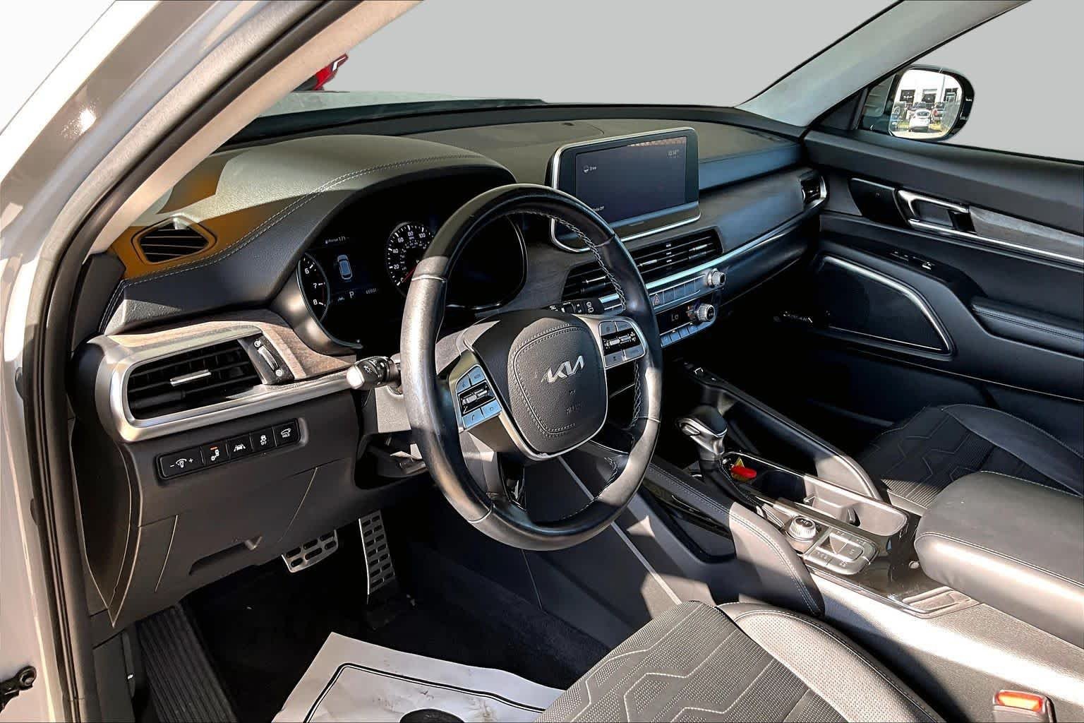 Used 2022 Wolf Gray Kia SX image 18